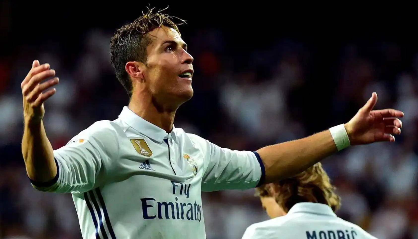 半岛体育-C罗连续十场比赛得分超过大比分获胜，切尔西不断突破！