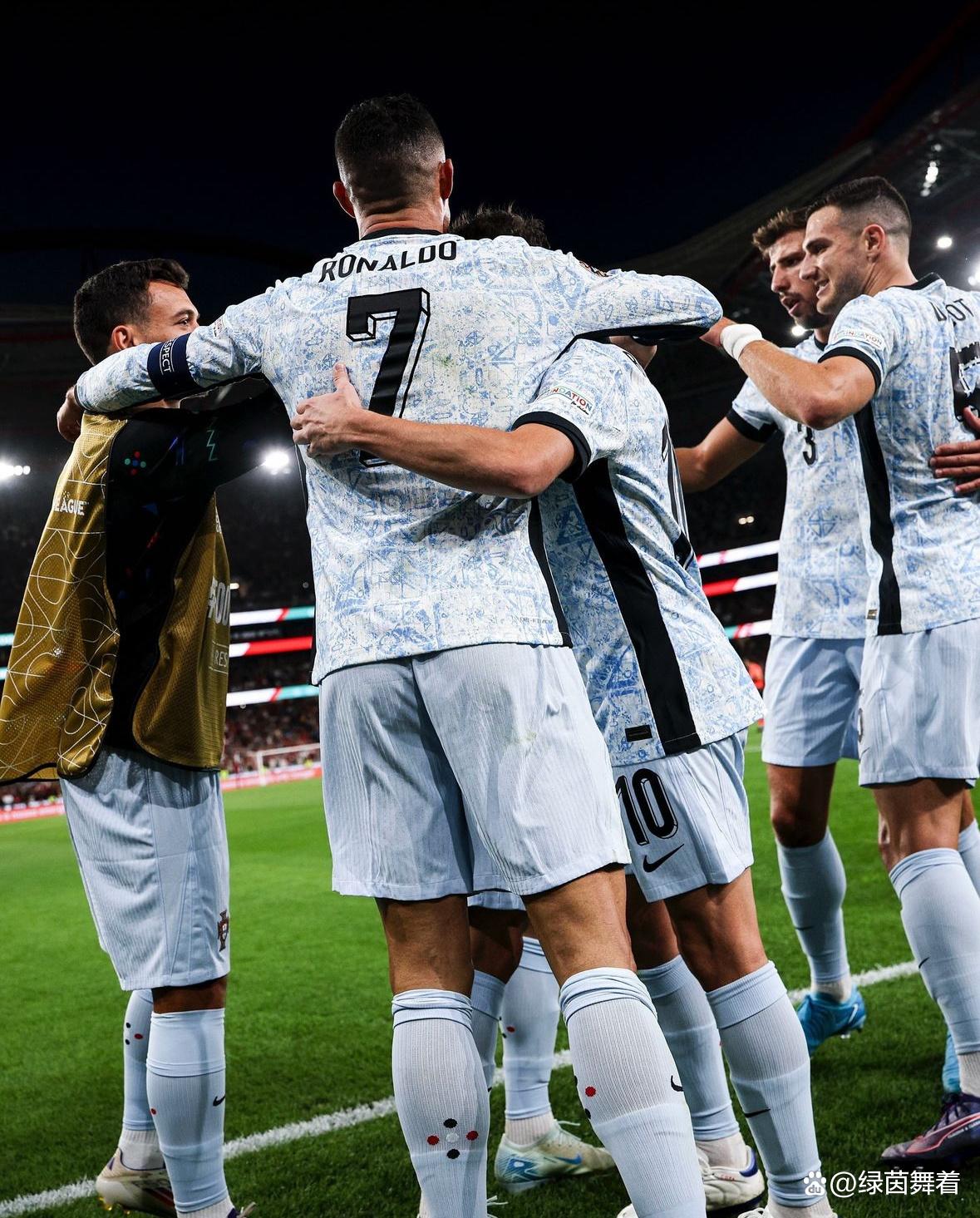 半岛体育官网-关于字母哥在FPX比赛中刷新纪录，领先优势明显引发热议！的信息